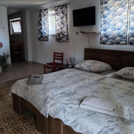 Studio Apartment Posavec Premantura Eksteriør bilde